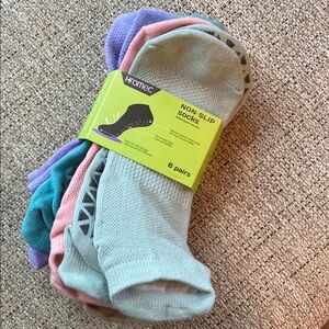 Hromec Non-slip socks.